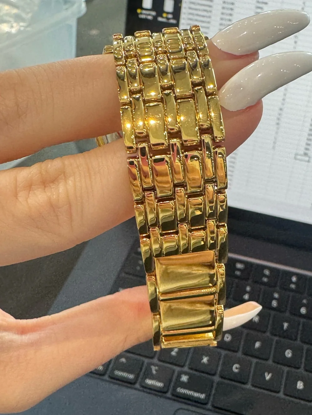 New Women's DMQ Gold Tone CZ Crystal Bezel Watch; Roman Numeral Face
